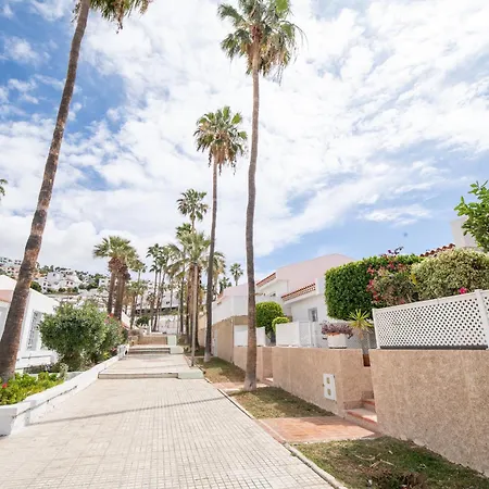 Island Village 酒店 阿德耶