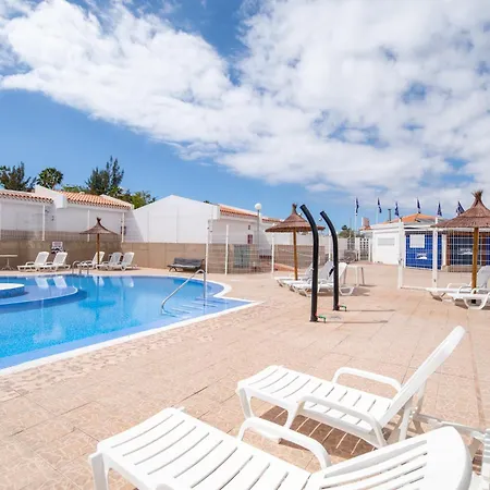 酒店 Island Village 阿德耶