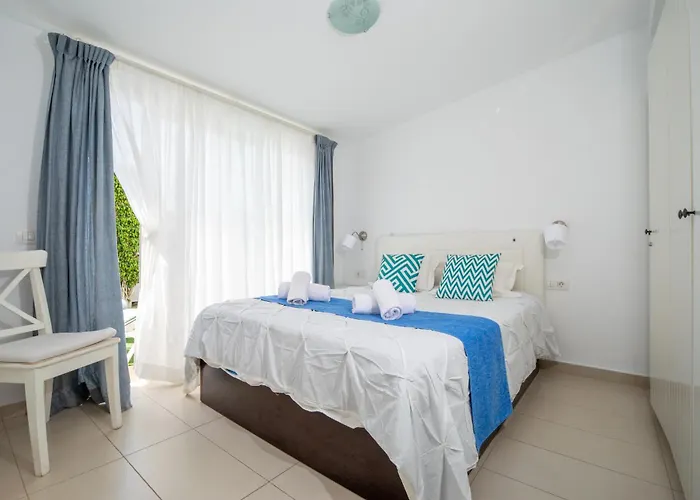 Hotel Island Village *