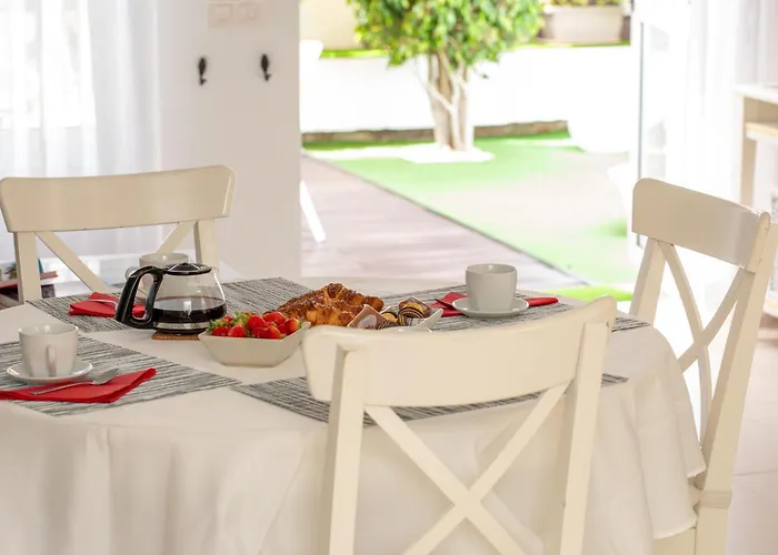 Hotel Island Village *