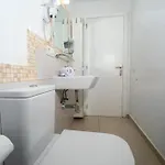Island Village Готель *