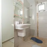 Island Village Готель *