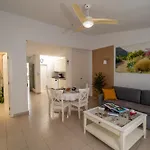 Island Village Готель *